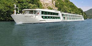 navire-emerald-destiny-la-folie-des-voyages