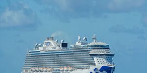navire-enchanted-princess-la-folie-des-voyages